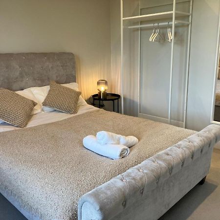 Stylish 1 Bed Flat With Private Terrace In Wimbledon - 3 The Queens ลอนดอน ภายนอก รูปภาพ