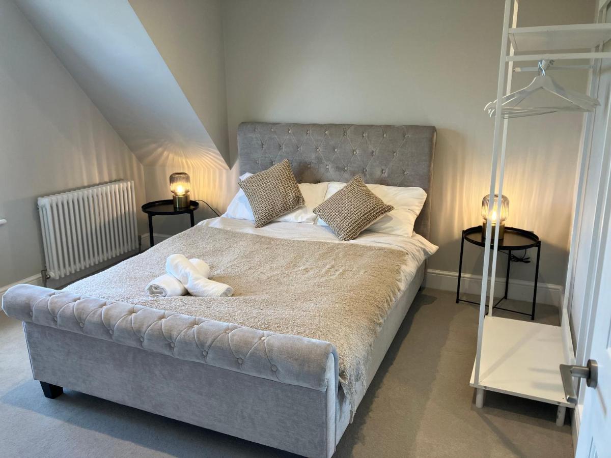 Stylish 1 Bed Flat With Private Terrace In Wimbledon - 3 The Queens ลอนดอน ภายนอก รูปภาพ
