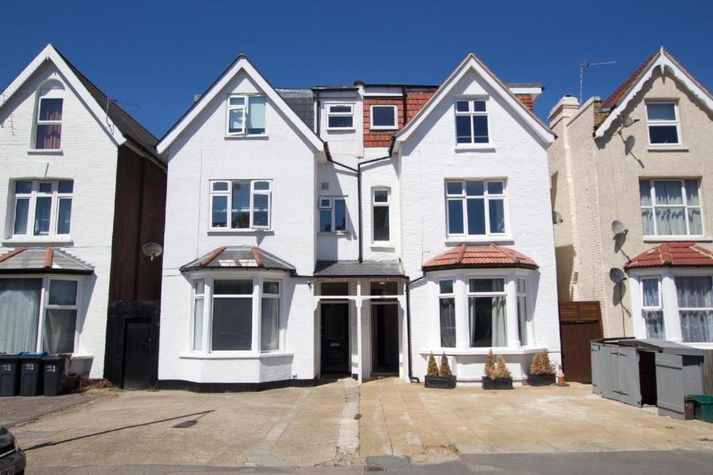 Stylish 1 Bed Flat With Private Terrace In Wimbledon - 3 The Queens ลอนดอน ภายนอก รูปภาพ